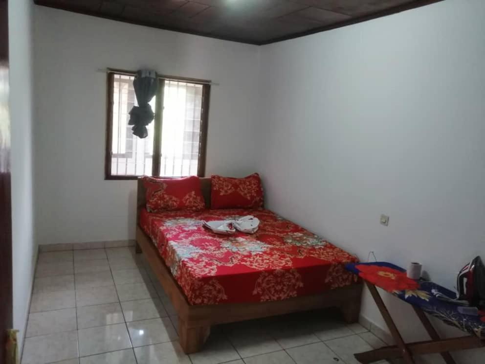 a room with a red couch in a room at Beau Séjour Fadilimmo in Yaoundé