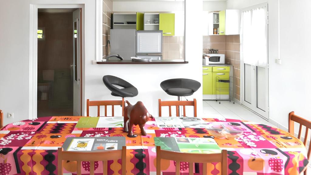 Kuchyň nebo kuchyňský kout v ubytování Appartement moderne à Ducos, idéal pour 4 personnes, 75 m²