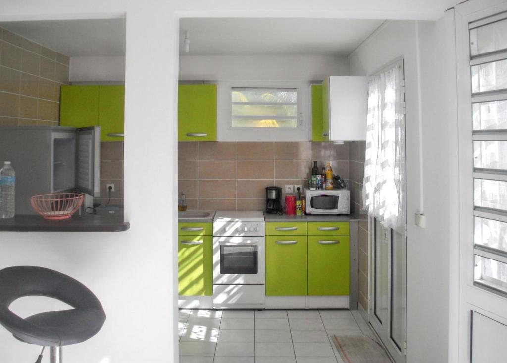 Kuchyň nebo kuchyňský kout v ubytování Appartement moderne à Ducos, idéal pour 4 personnes, 75 m²