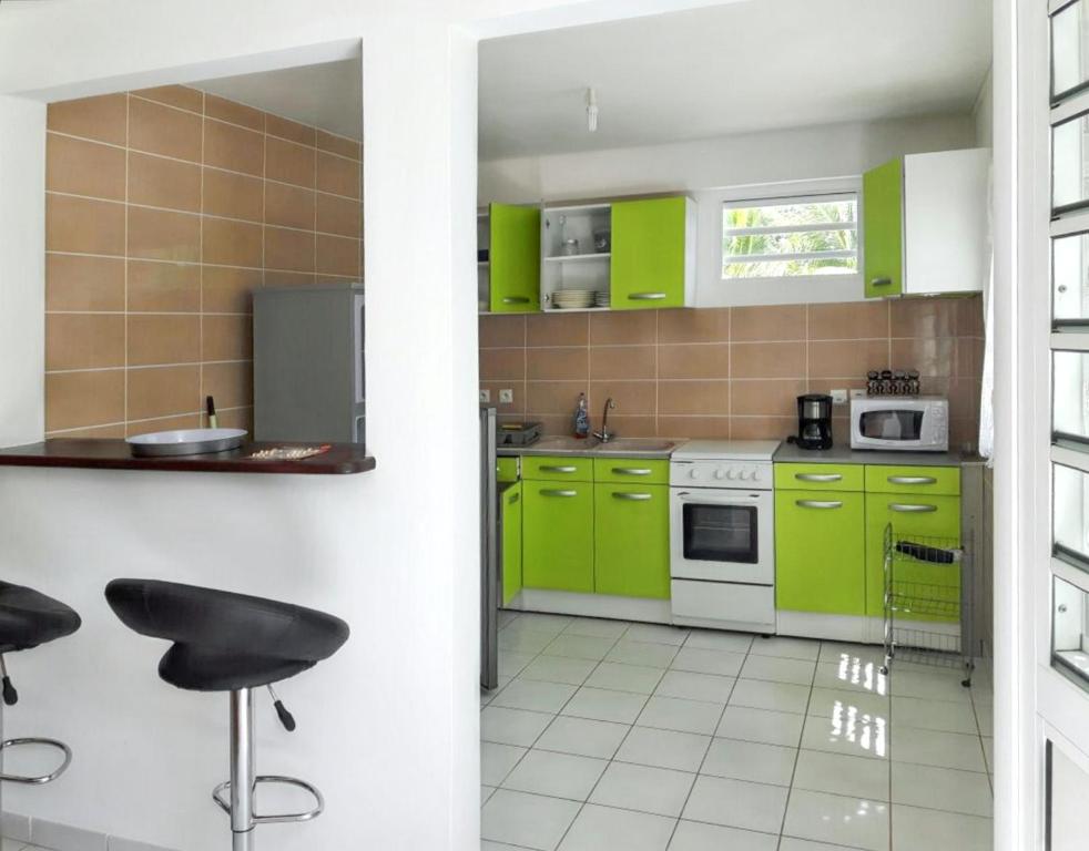 Kuchyň nebo kuchyňský kout v ubytování Appartement moderne à Ducos, idéal pour 4 personnes, 75 m²