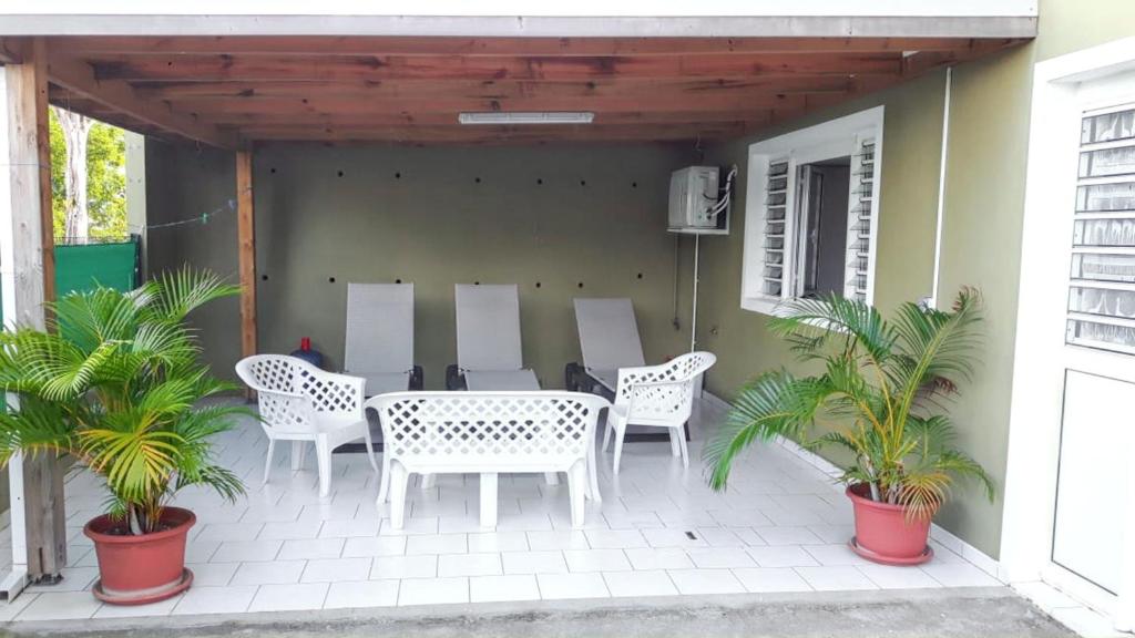 Patio nebo venkovní prostory v ubytování Appartement moderne à Ducos, idéal pour 4 personnes, 75 m²