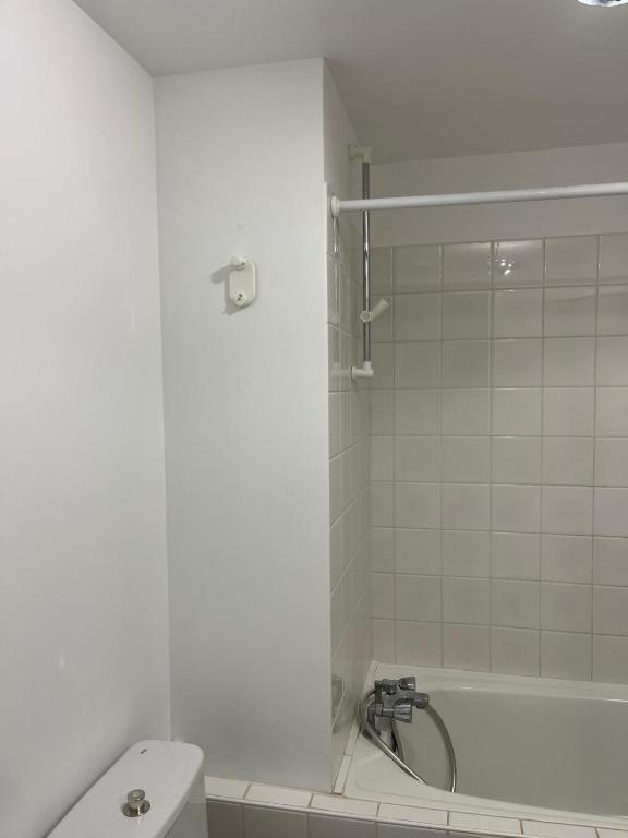 Kúpeľňa v ubytovaní Studio cosy, bord de mer, Le Pouldu