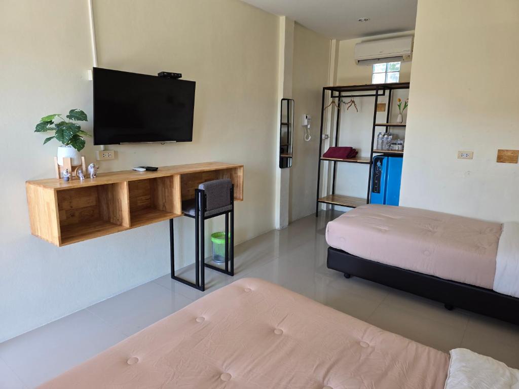 Postel nebo postele na pokoji v ubytování เสม็ด โฮเทล Samed Hotel
