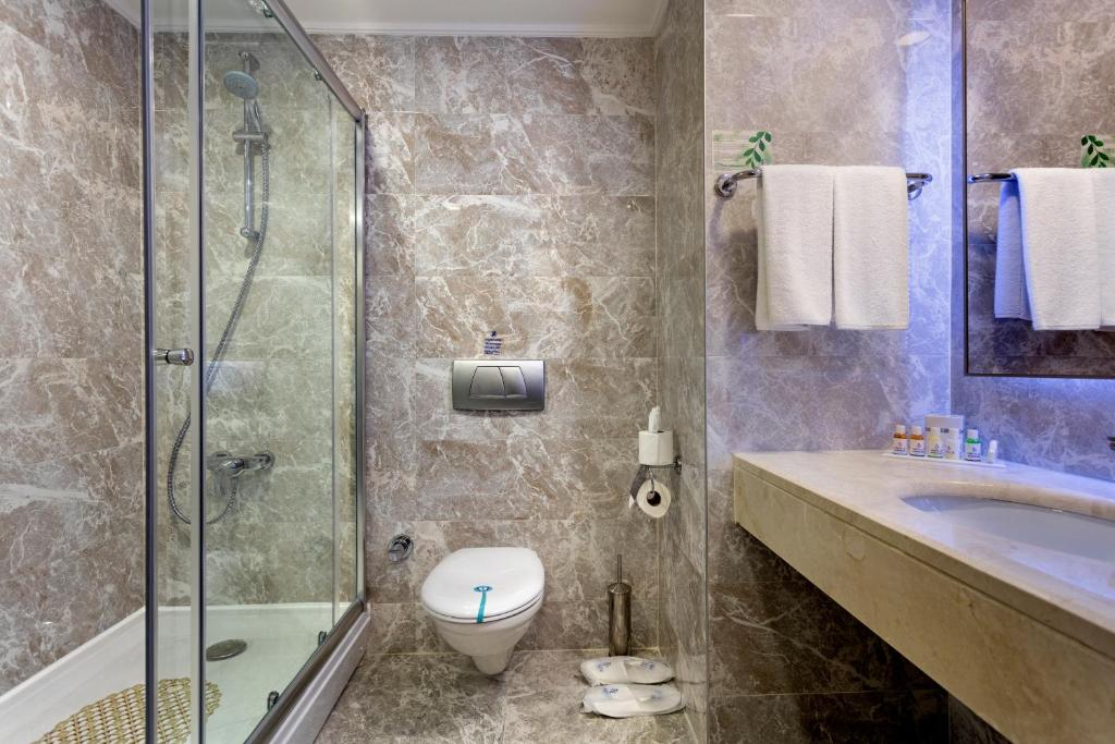 Koupelna v ubytování Miracle Resort Hotel