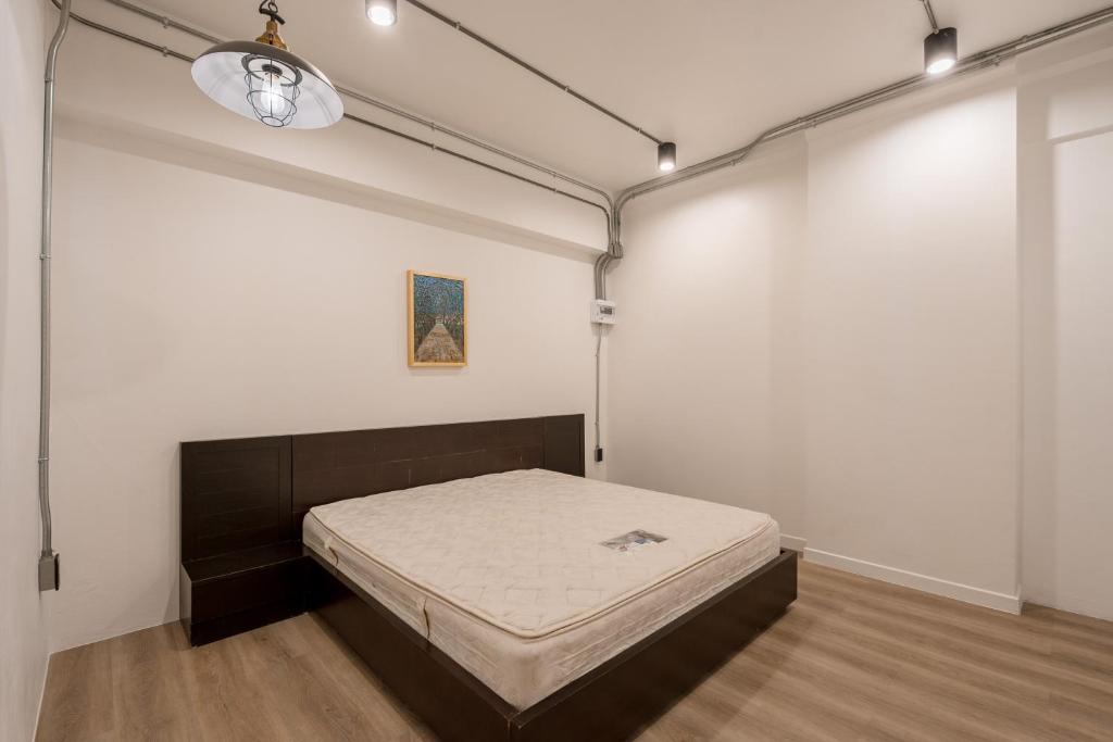 Postel nebo postele na pokoji v ubytování Silom Condominium