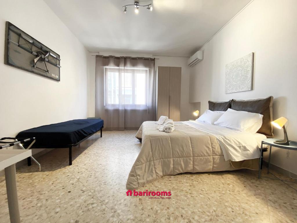 BARI ROOMS Central Station - Triple Room With Shared Bathroom