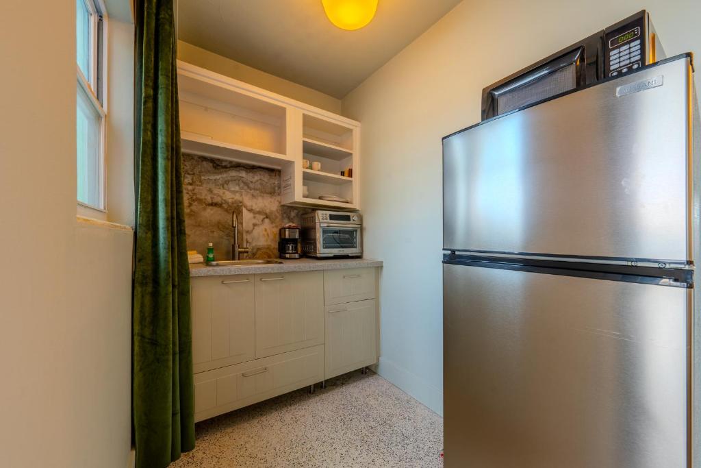 Tropical Breeze Vacation Rentals - Estudio Doble Deluxe