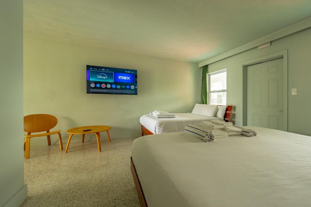 Tropical Breeze Vacation Rentals - Estudio Doble Deluxe
