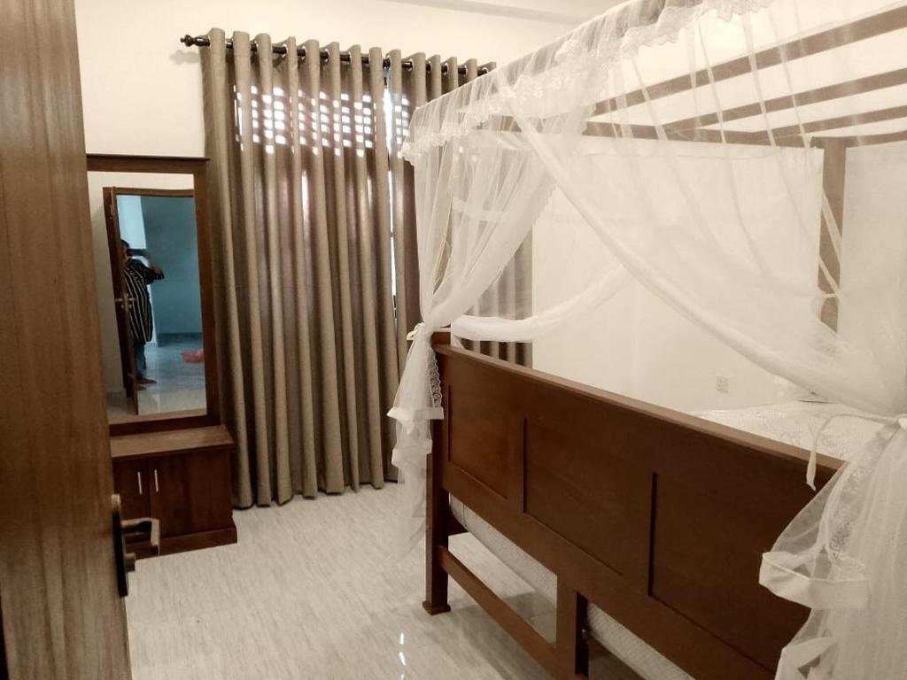 heilly Villa near ahangama Beach房間的床