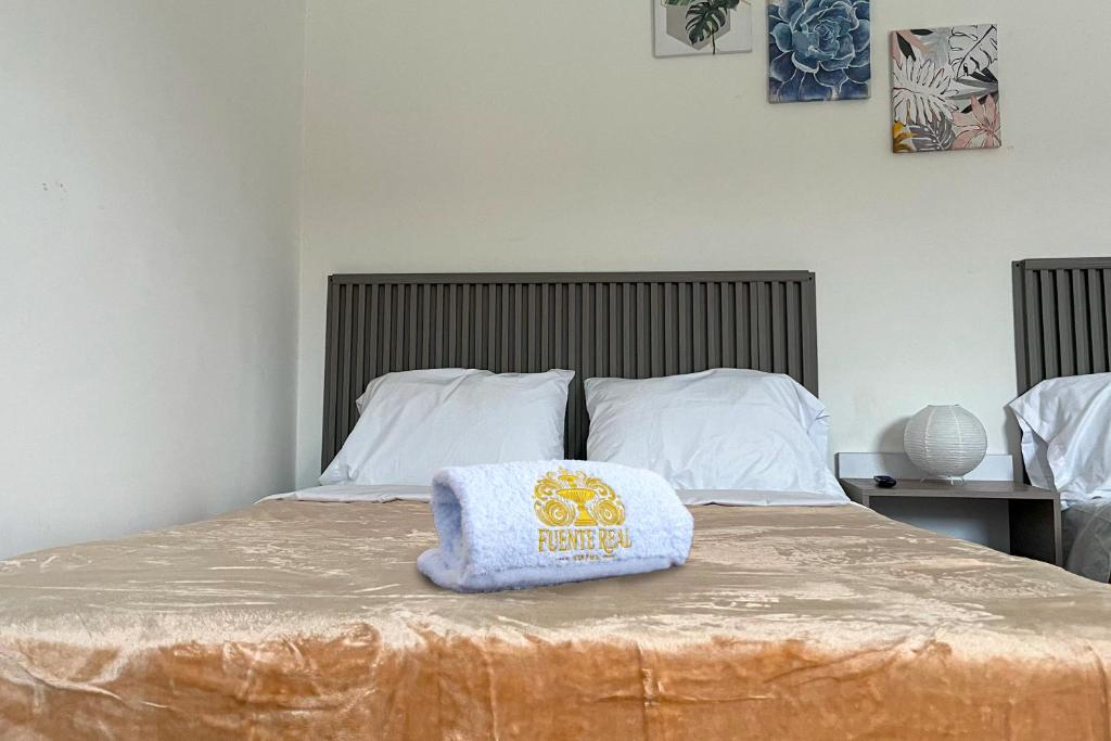 Postel nebo postele na pokoji v ubytování Hotel Fuente Real Popayán