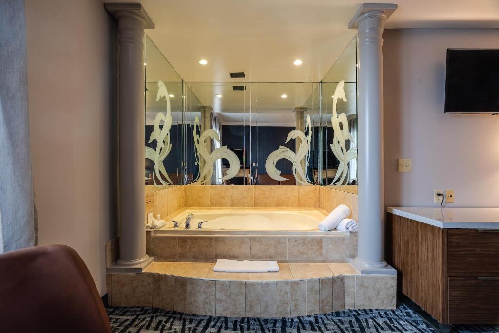 Monte Carlo Inn Toronto West Suites - Resim 3