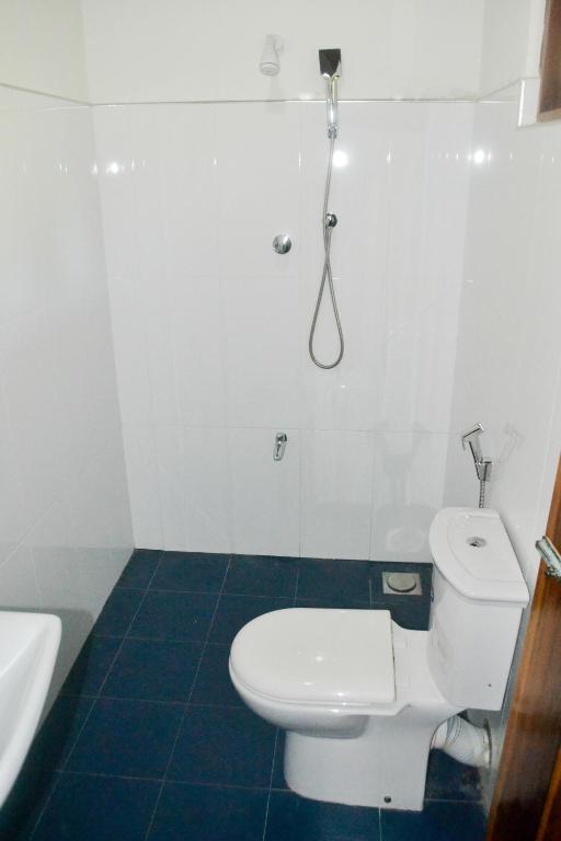 Bilik mandi di My Place Hikkaduwa