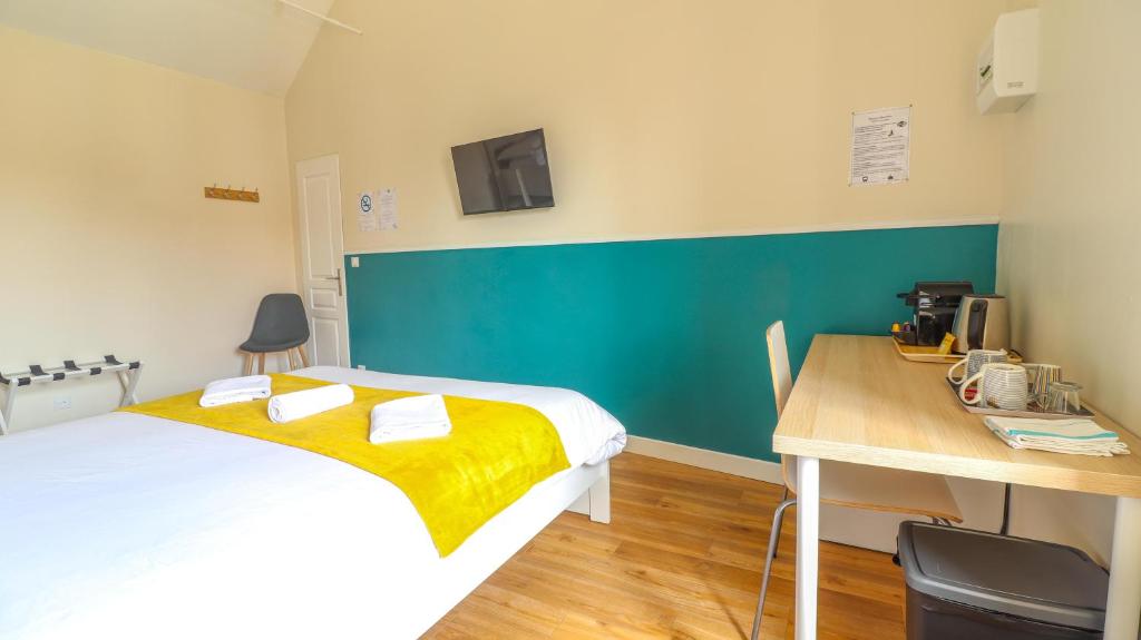 Guest house - Family Room With Private Bathroom