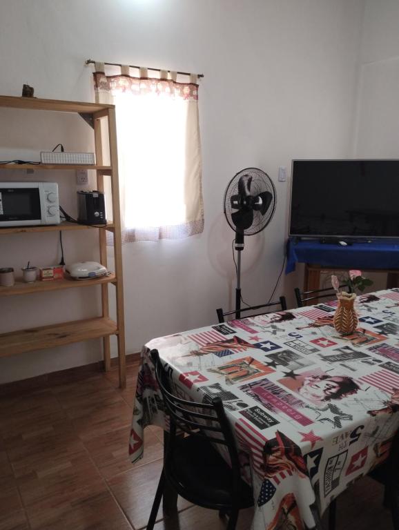 TV a/nebo společenská místnost v ubytování Cabaña La Angostura