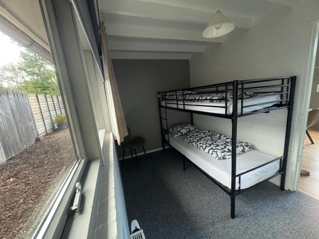 Postel nebo postele na pokoji v ubytování 5 persoons vakantiewoning Robbenoort 50 Lauwersoog