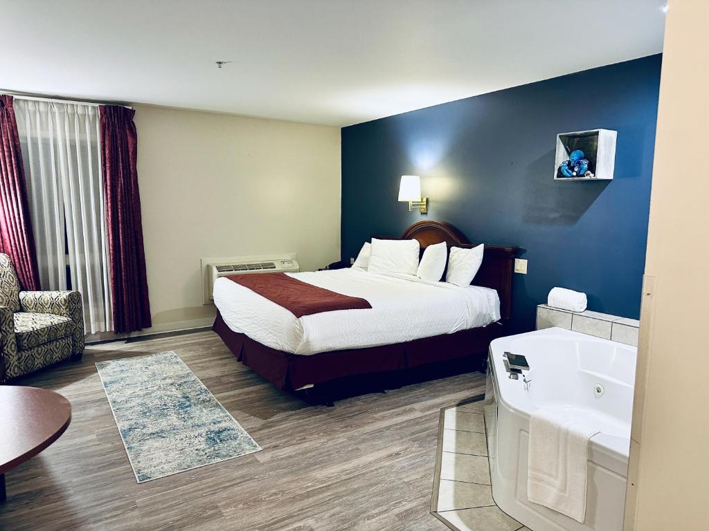 Ivey's Motor Lodge - Deluxe King Room