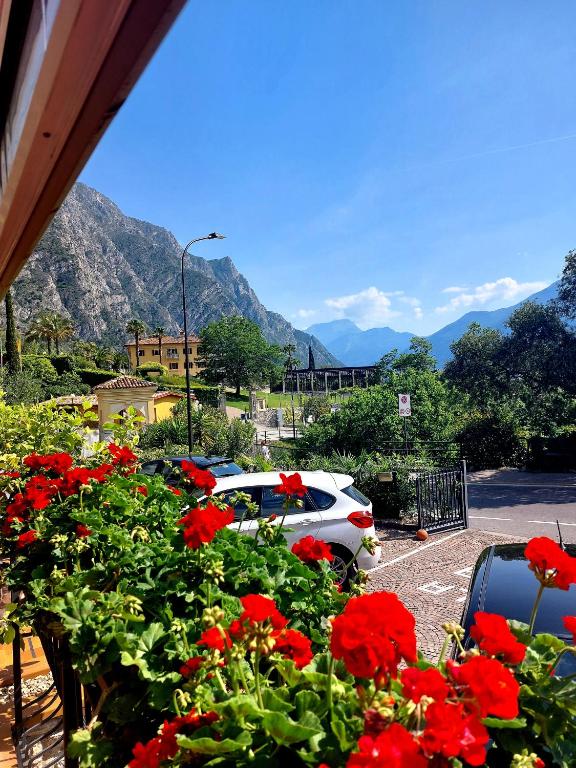 Nespecifikovaný výhled na hory nebo výhled na hory při pohledu z hotelu