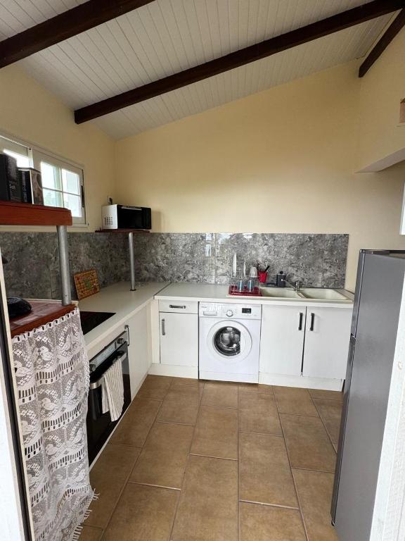Kuchyň nebo kuchyňský kout v ubytování 2 M Location 972