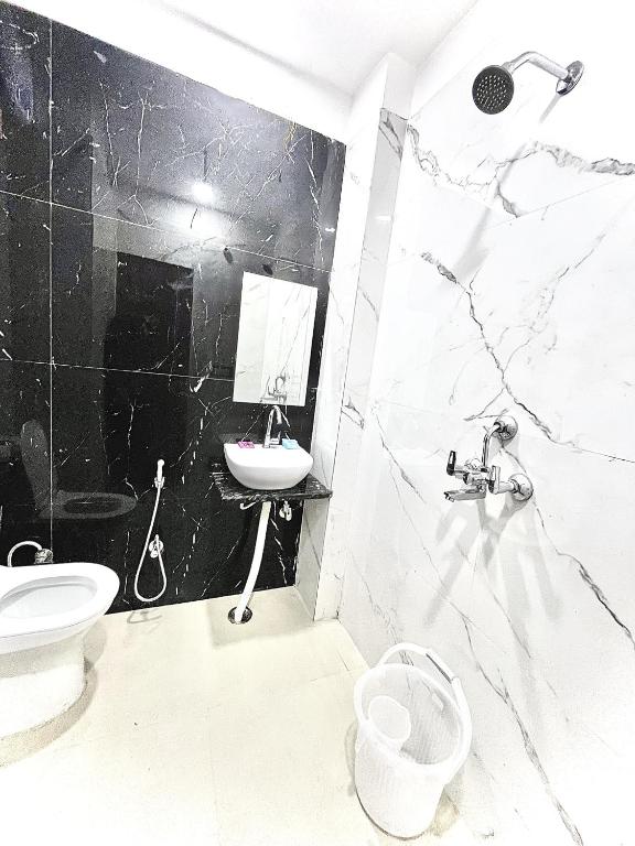 Koupelna v ubytování Hotel Agra YS Taj Hotel