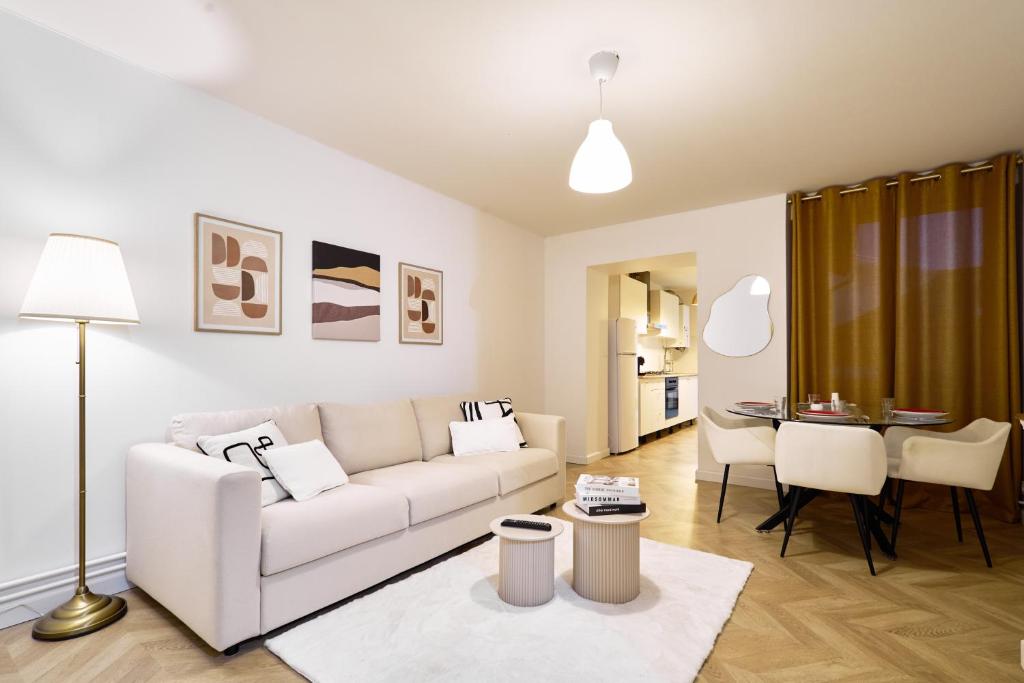 Χώρος καθιστικού στο Magnifique Appartement dans le Centre-Ville de Reims, Proche de la Gare et des Commodités