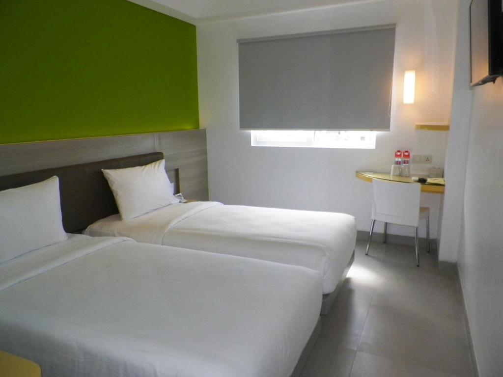 Postel nebo postele na pokoji v ubytování Amaris Hotel Malioboro - Jogja