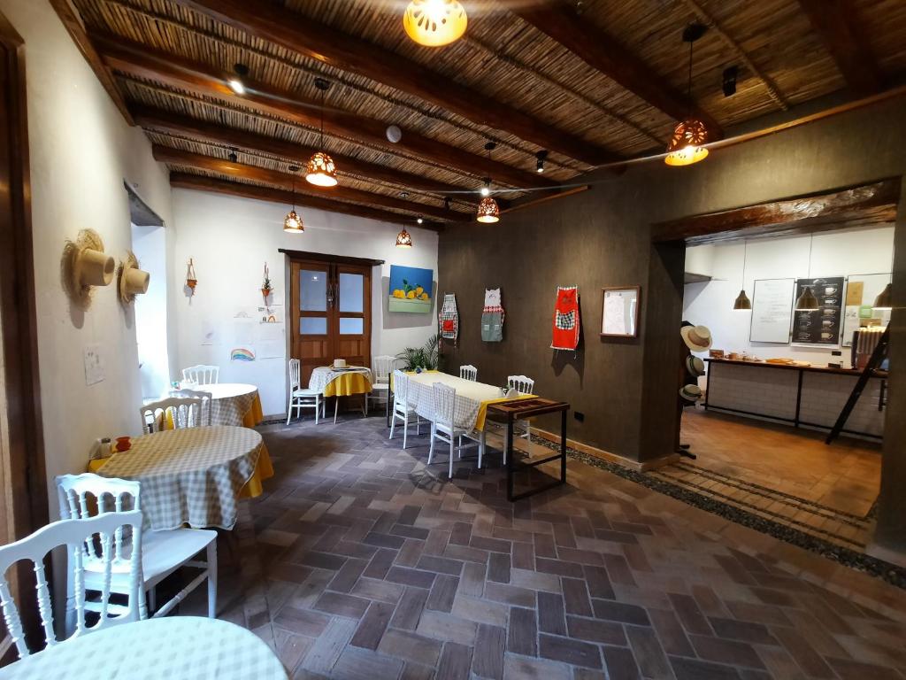 Restaurace v ubytování Hostal Suite Le Fabrique