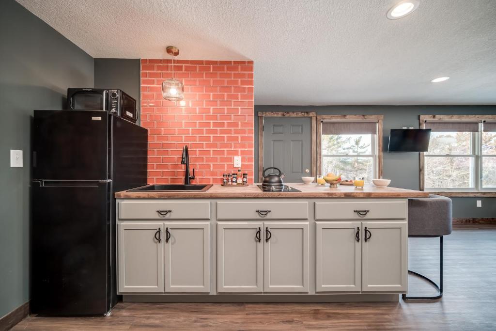 Boutique Hotel King, Queen & Kitchen Suites Easy Drive to Downtown - Studio-Apartment Mit Balkon