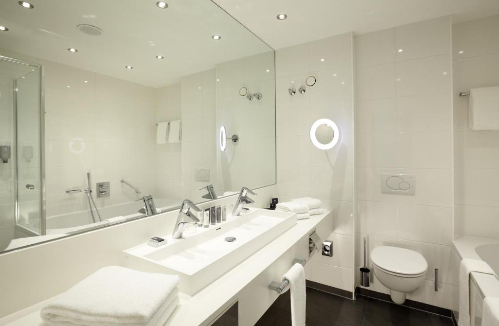 Koupelna v ubytování Van der Valk Hotel Hildesheim