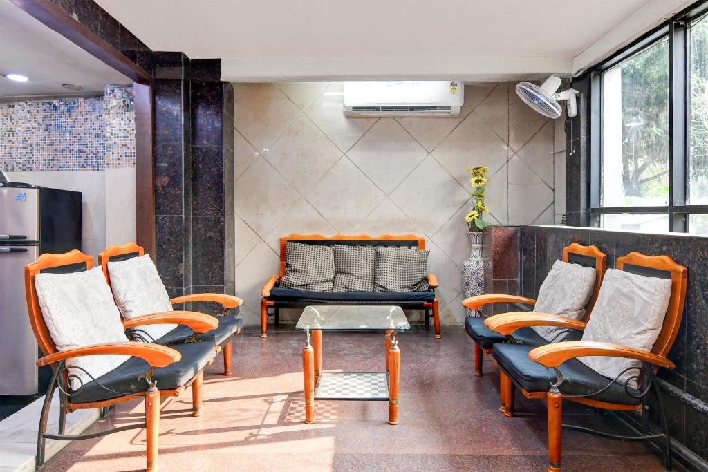 Posezení v ubytování Super Collection O VIP Road Formerly Hotel Heritage