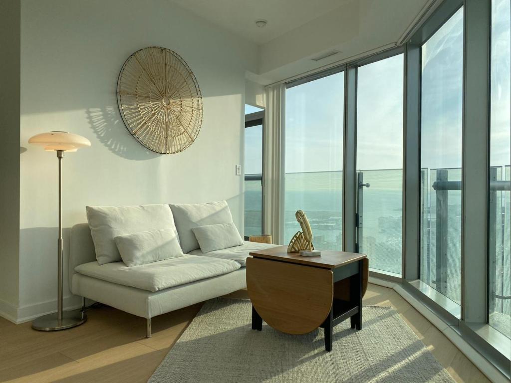 Posezení v ubytování Downtown Deluxe Suite