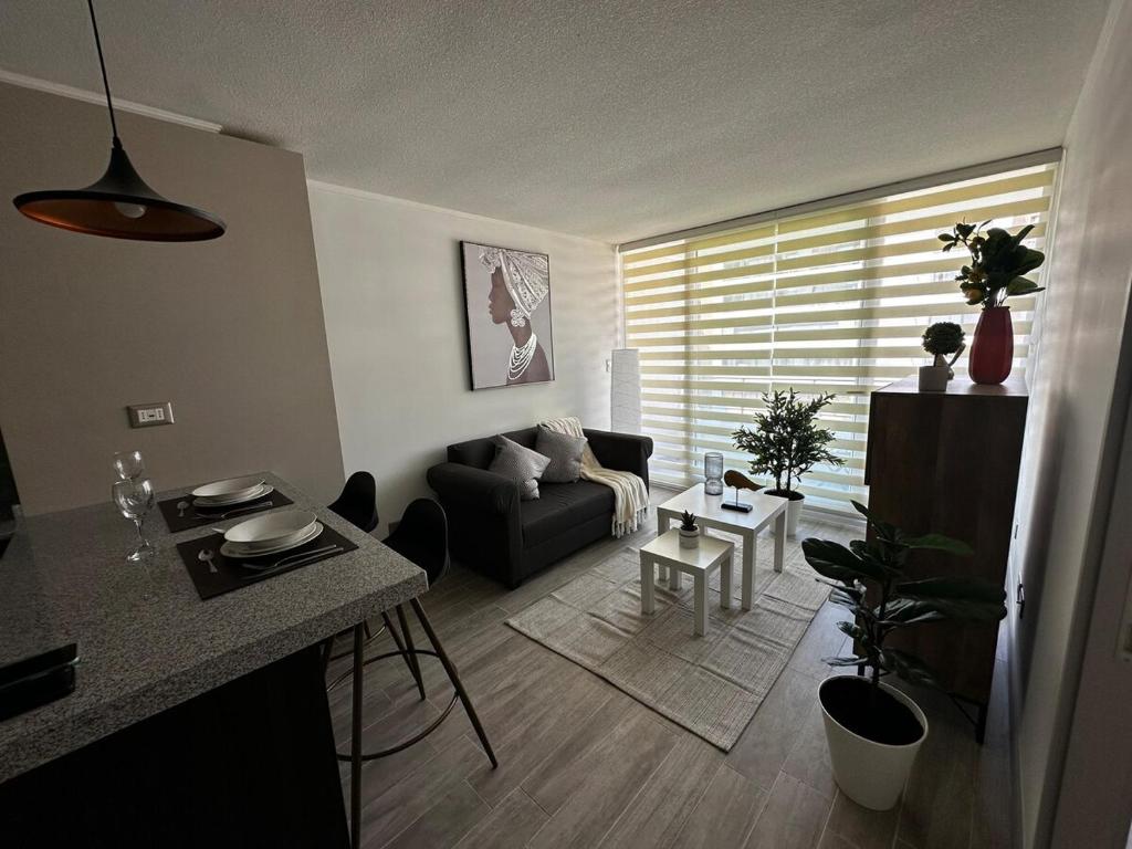 a living room with a couch and a table at Basq Propiedades - Barrio Republica 7 in Santiago