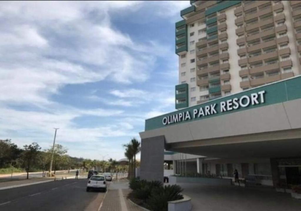 vista su un edificio con parcheggio di Enjoy Olimpia Park Resort a Olímpia