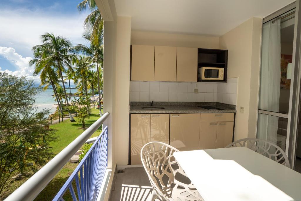 A cozinha ou kitchenette de Canella Beach Hotel