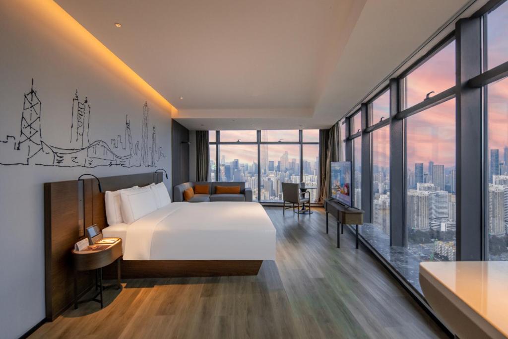 Postel nebo postele na pokoji v ubytování UrCove By Hyatt ShenZhen Futian Port毗邻中洲湾C Future City 福田口岸 尊享免费迷你吧