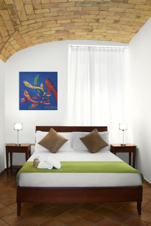 Postel nebo postele na pokoji v ubytování Roma Resort Colosseum