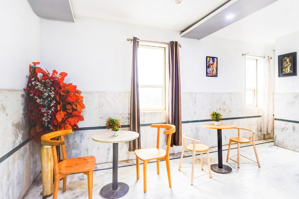 Posezení v ubytování Super Collection O Sector 110 Noida