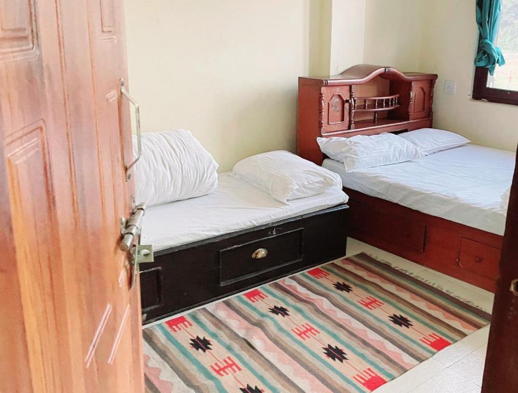 Postel nebo postele na pokoji v ubytování Hotel Admire Pokhara Pvt. Ltd.