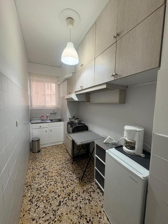 Kuchyň nebo kuchyňský kout v ubytování Apartment near Mikrolimano