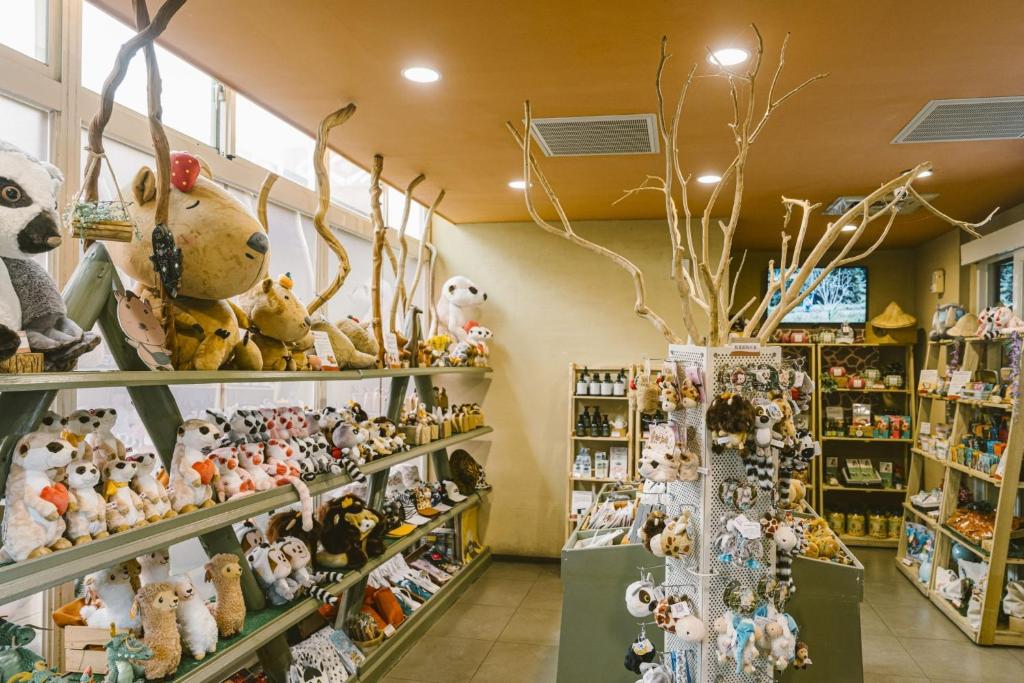 Supermarket nebo jiné obchody v  rezortu nebo okolí