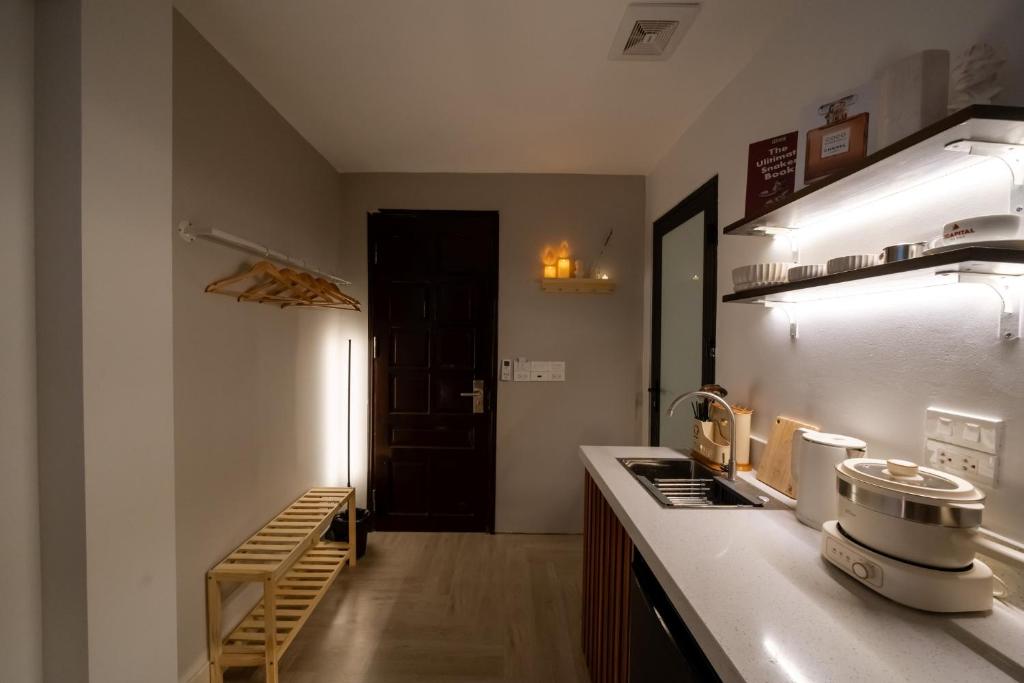 Kuchyň nebo kuchyňský kout v ubytování Aimee House Homestay Trấn Vũ