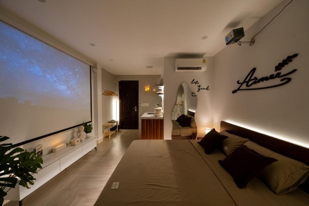 TV a/nebo společenská místnost v ubytování Aimee House Homestay Trấn Vũ