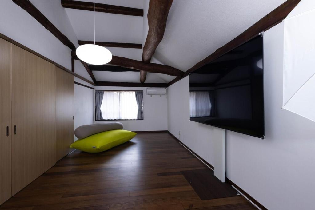 TV a/nebo společenská místnost v ubytování MEMORY GATEWAY HOTEL 101 Katayamatei