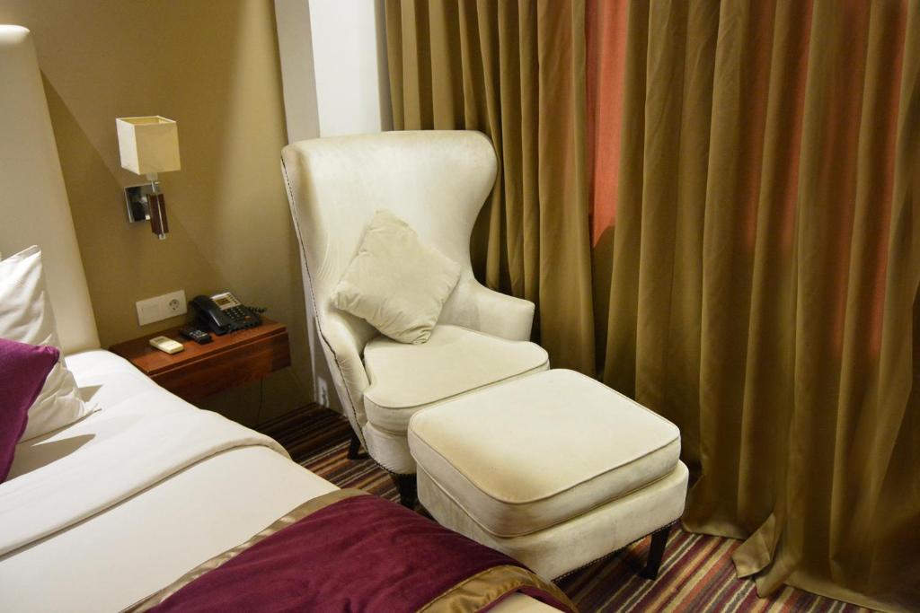 Postel nebo postele na pokoji v ubytování Royal Asnof Hotel Pekanbaru