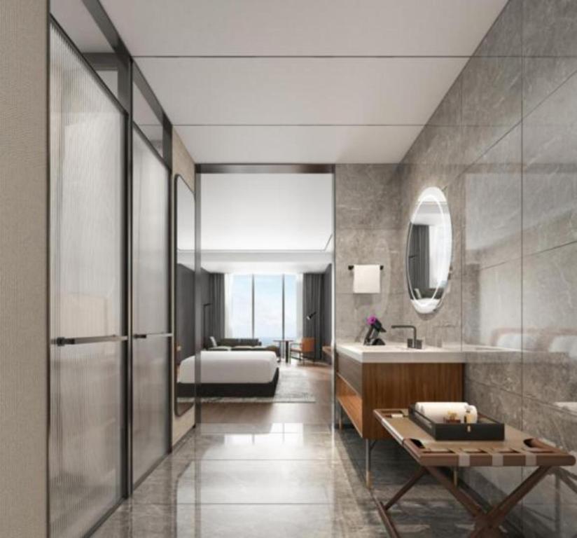 Postel nebo postele na pokoji v ubytování UrCove By Hyatt ShenZhen Futian Port毗邻中洲湾C Future City 福田口岸 尊享免费迷你吧