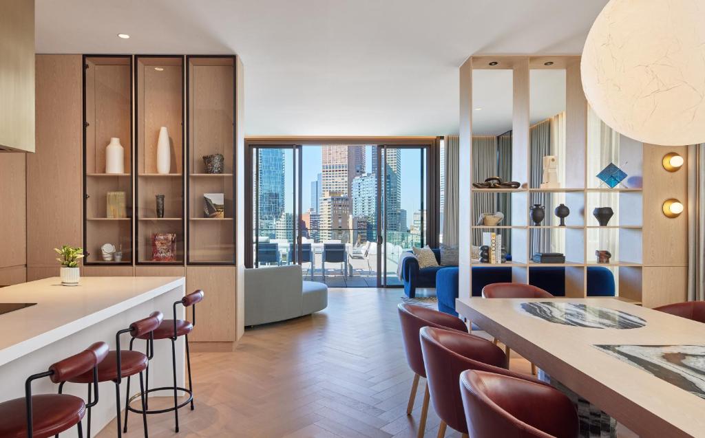 Lanson Place Parliament Gardens - Resim 15