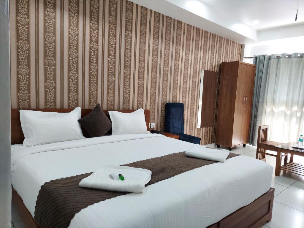 Postel nebo postele na pokoji v ubytování Wayanad Palace