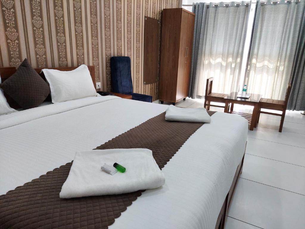 Postel nebo postele na pokoji v ubytování Wayanad Palace