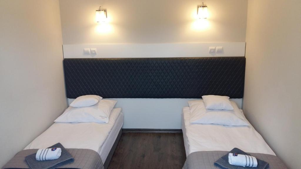 Posteľ alebo postele v izbe v ubytovaní Apartament Lazur