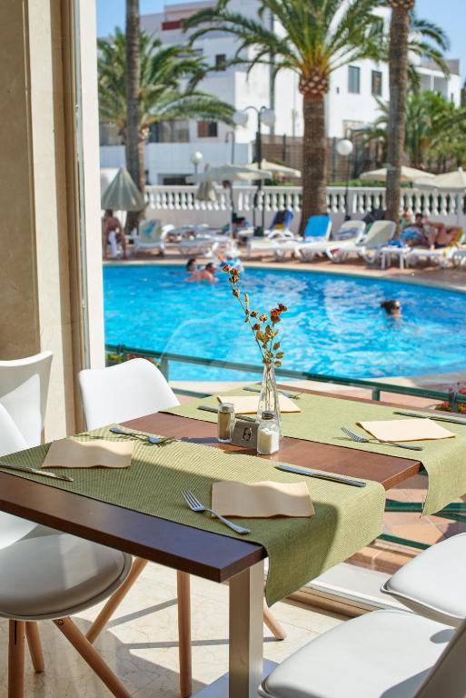 The swimming pool at or close to Hotel Morito