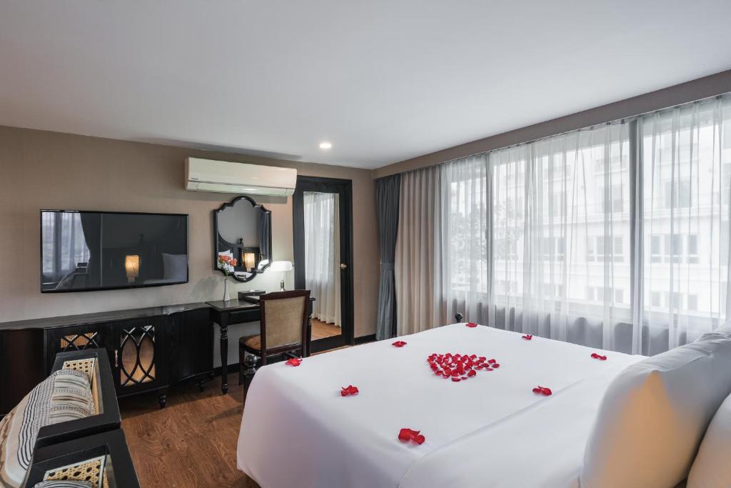 TV a/nebo společenská místnost v ubytování La Passion Classic Hotel